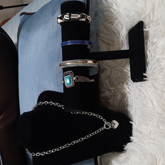 Bundle of Jewelry - Picture 3 of 3